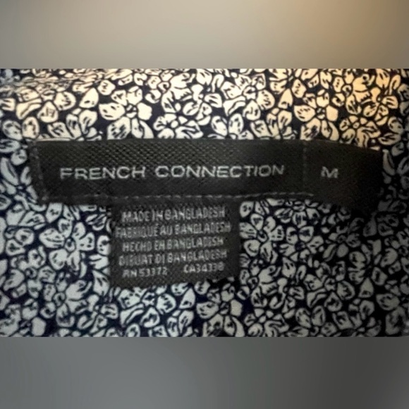 French Connection Long Sleeve Button Down
Collared Shirt. Size M - Picture 4 of 5